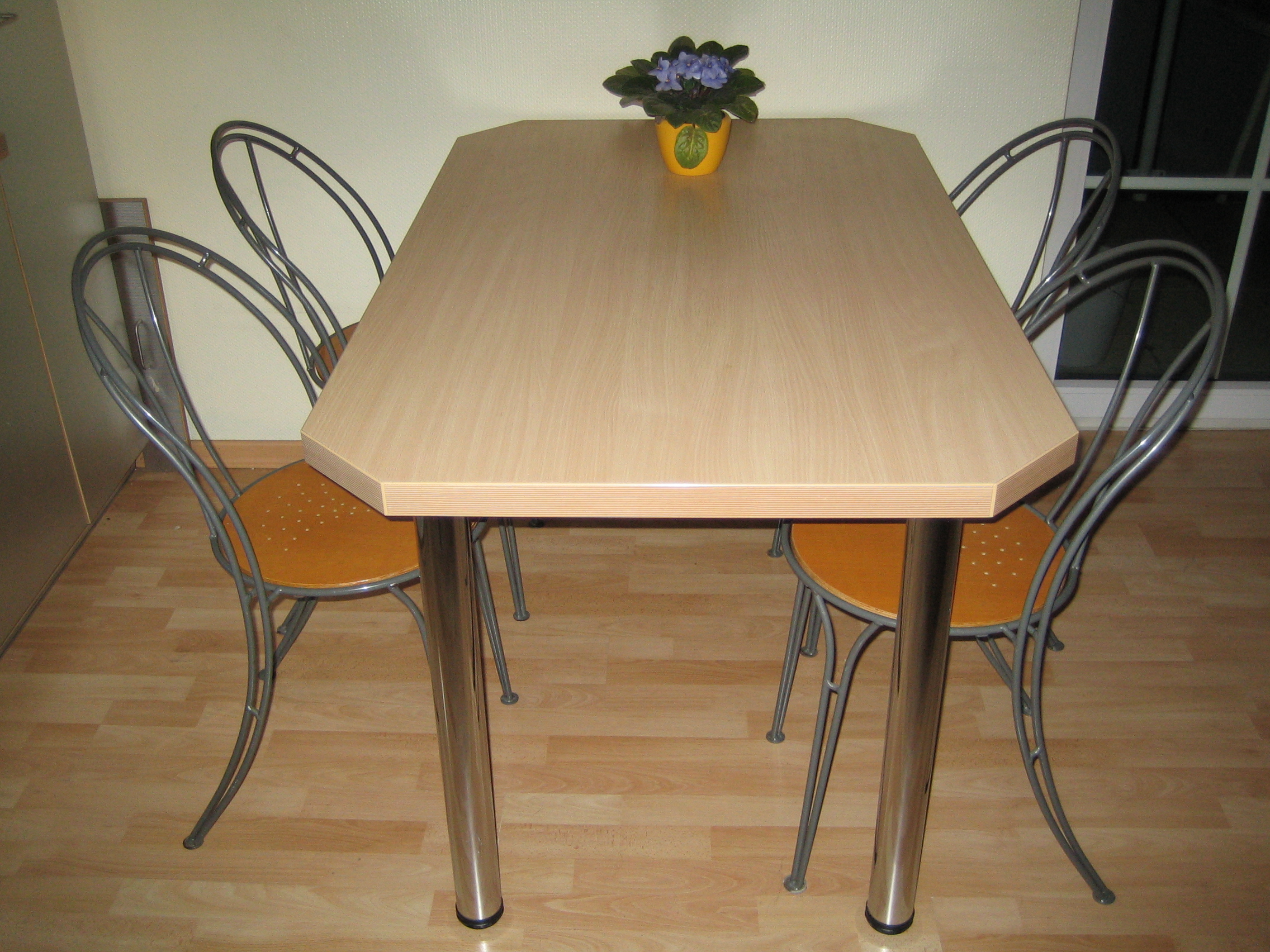 Küchentisch mit 4 Stühlen - Kuechenmoebel Schraenke - Rödermark