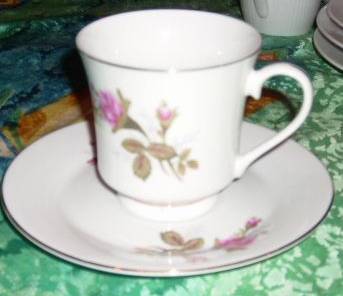 6 Tassen mit Unterteller von CHINA PEARL m. gold R. rosa Rosen - Geschirr und Besteck - Denkendorf