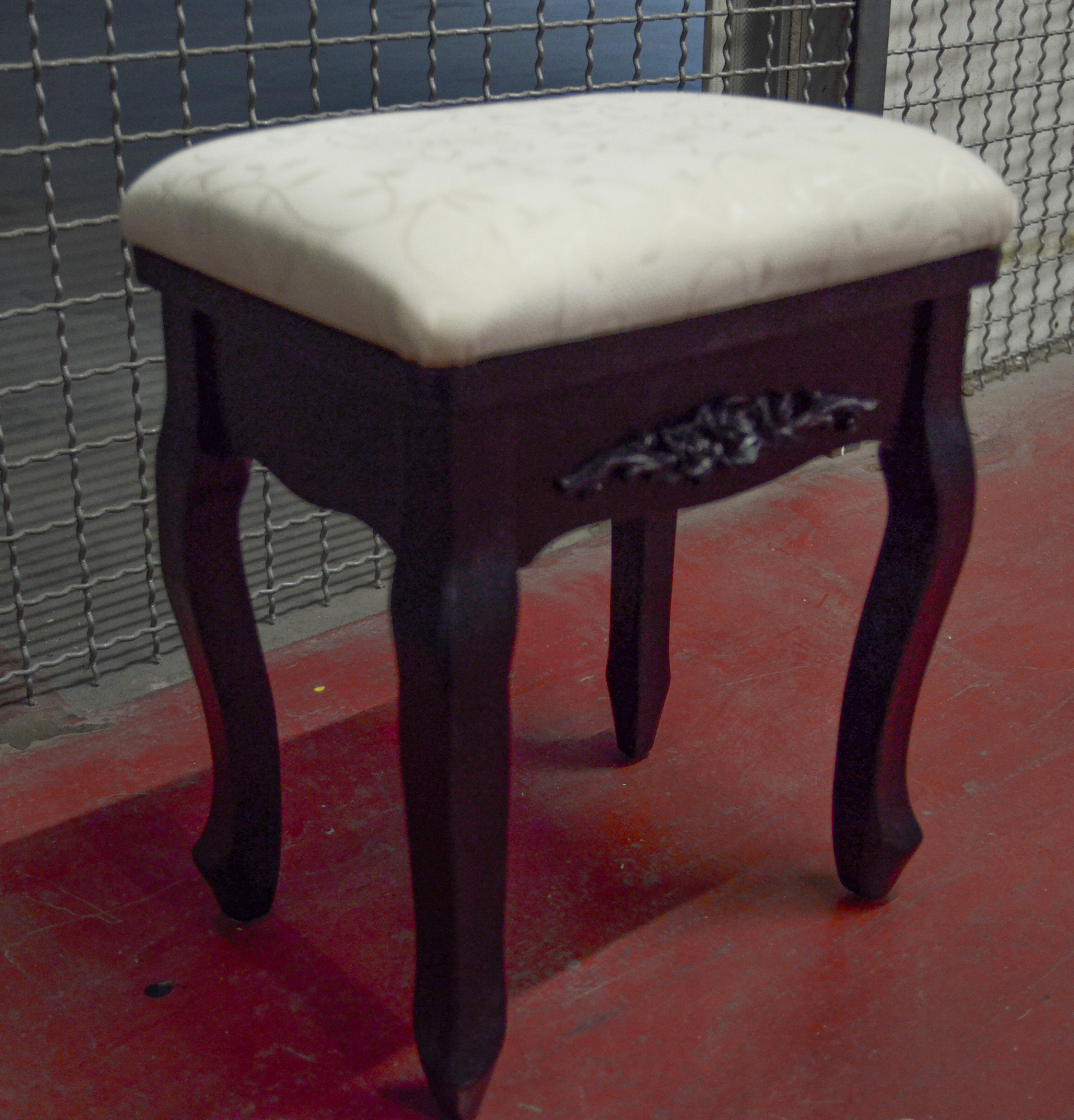 Kleiner Hocker im Barockstil - Polster Sessel Couch - Frankfurt (Main) - Ostend