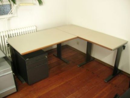 Winkelkombination von BENE - Bueromoebel Bueromaterial - Frankfurt