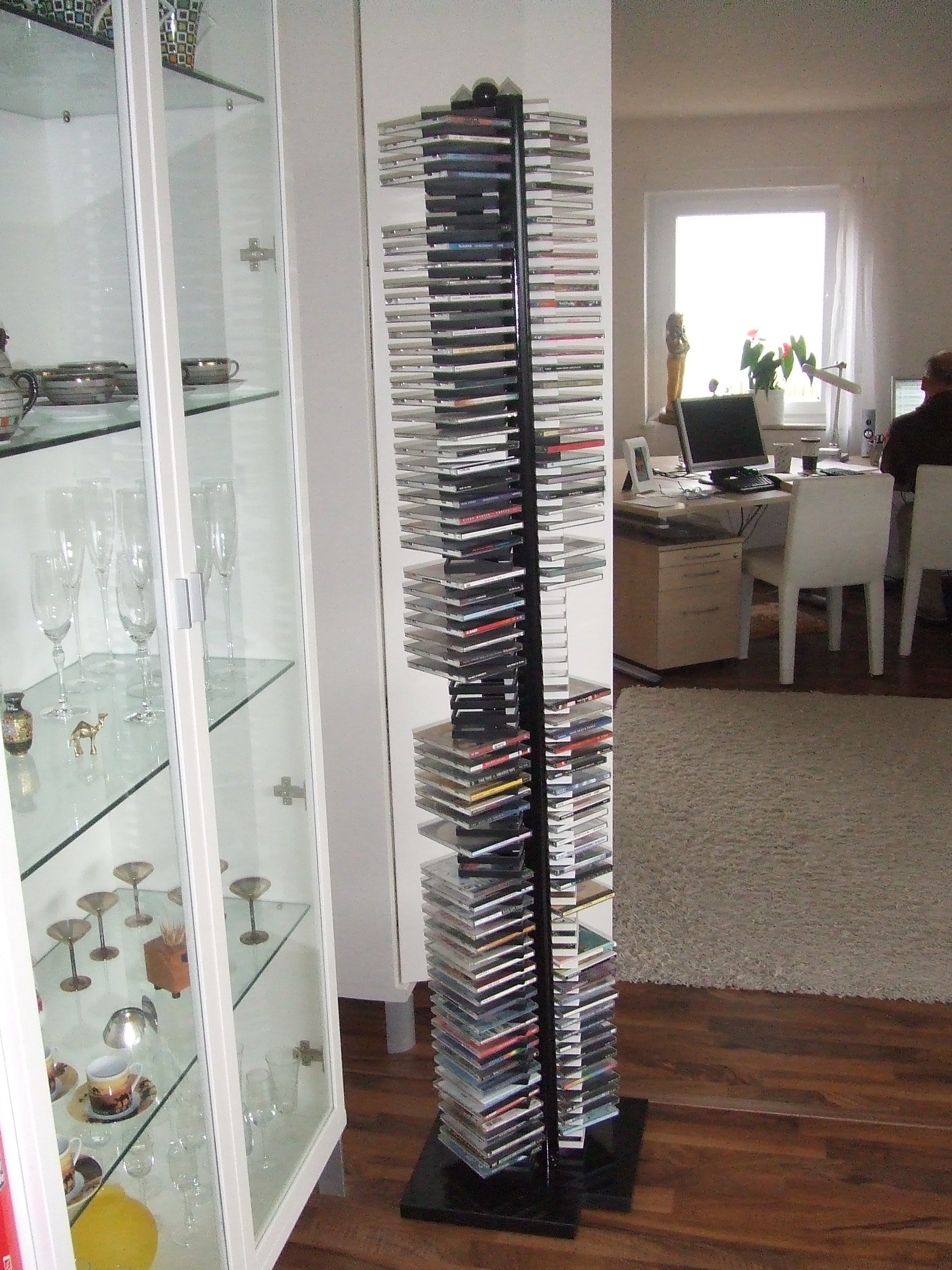 Massiver CD-Ständer mit Granitfuss - Bueromoebel Bueromaterial - Holzheim