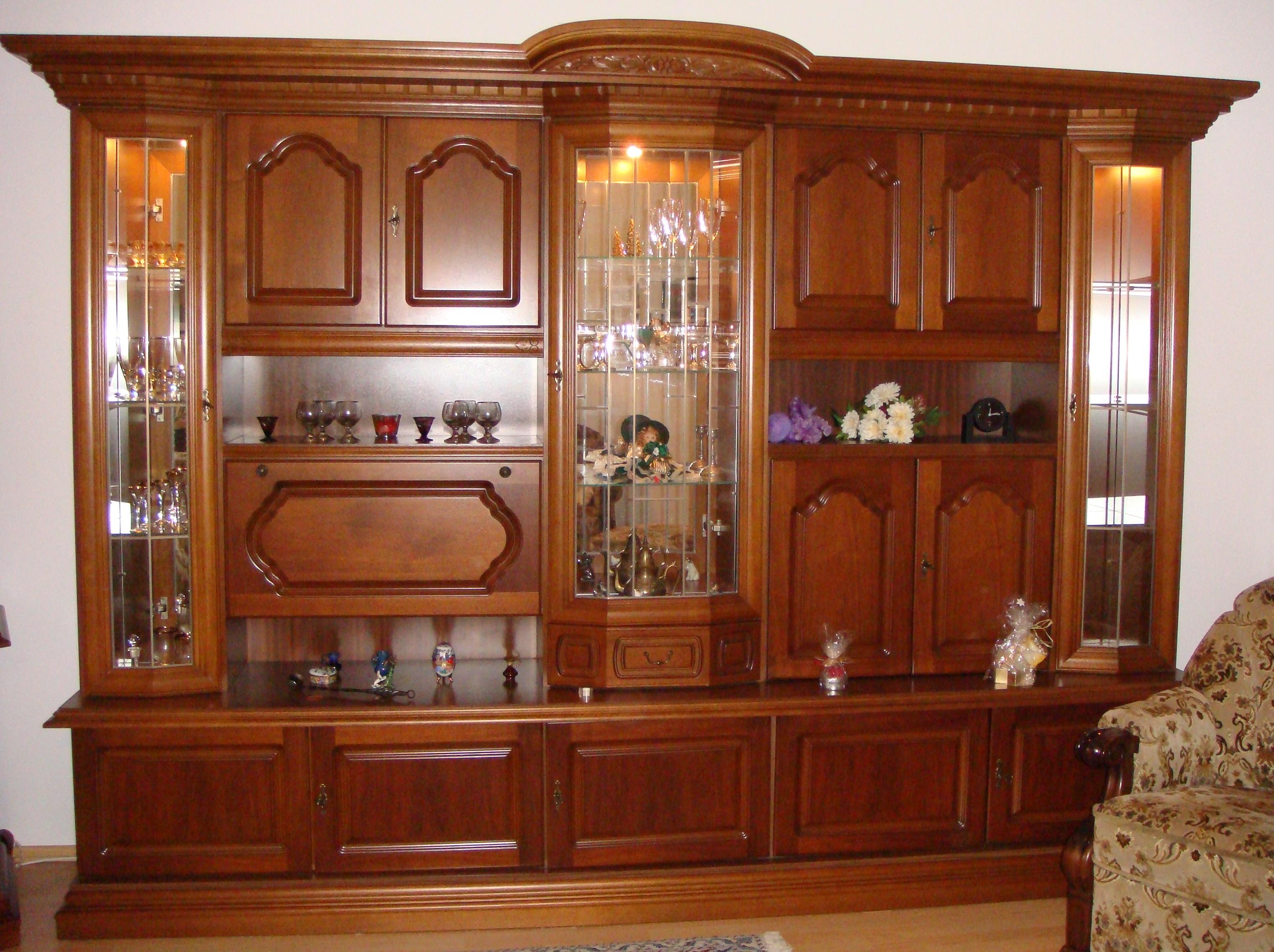Beleuchteter Wohnschrank Nussbaum - Wohnzimmerschrank Anbauwand - Hockenheim