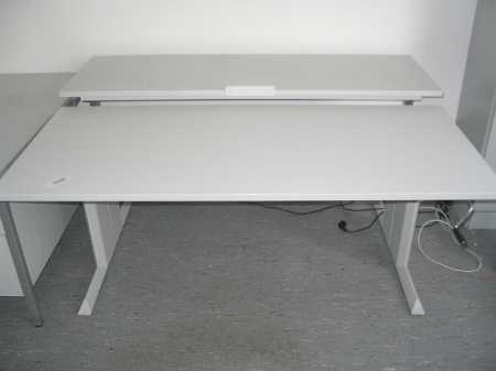 Schreibtisch/CAD-Tisch-höhenve - Bueromoebel Bueromaterial - Frankfurt