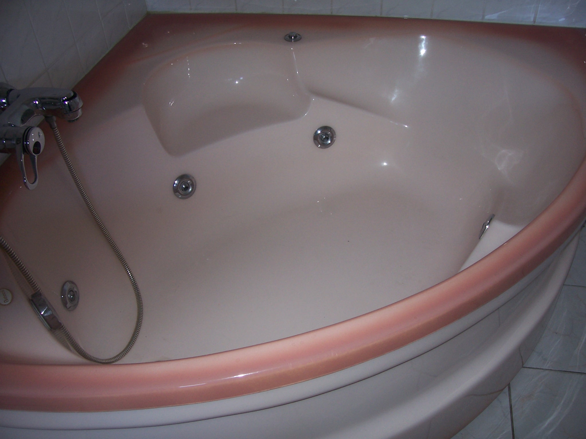 Whirpool- Badewanne - Bad Einrichtung und Geraete - Falkenberg