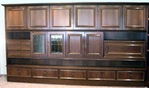Schöne stilechte WZ Schrankwand rustikal Nußbaum Massiv - Wohnzimmerschrank Anbauwand - Frammersbach