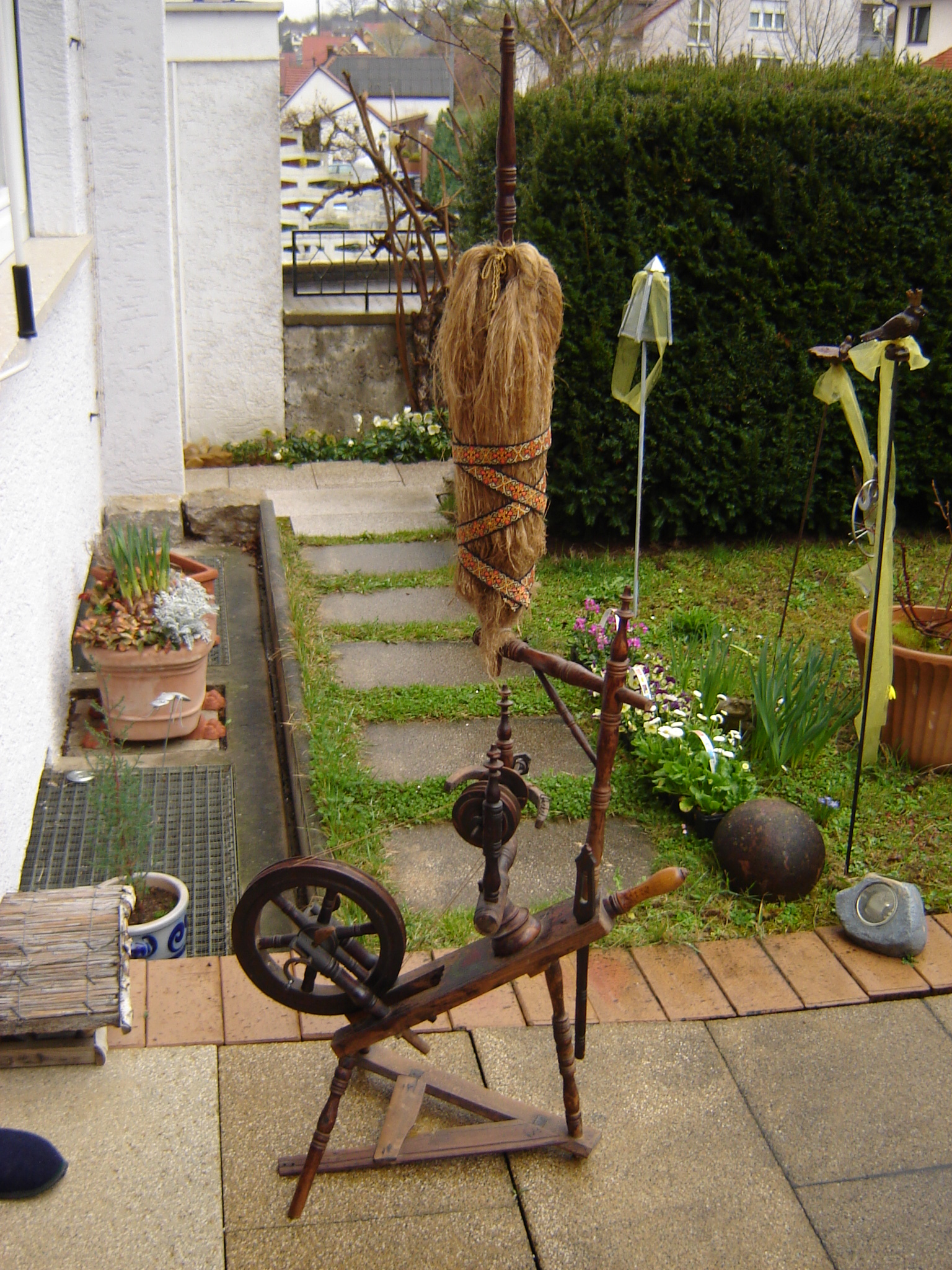 Altes ungarisches und gebrauchtes Spinnrad in gutem Zustand - Hausrat Alles Sonstige - Ostfildern