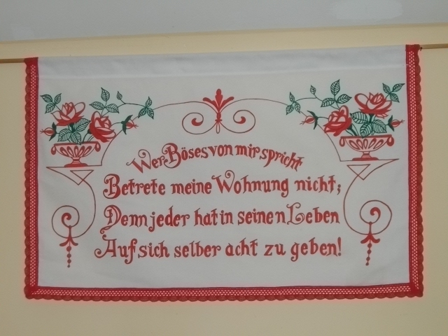 Wandbehang nach Omas Vorlage - Polster Sessel Couch - Kapelln