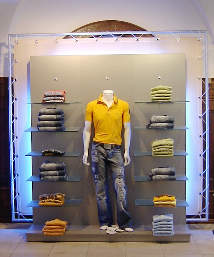 Gebrauchte Ladeneinrichtung TOP DESIGN - Stil Designer Moebel - Öhningen